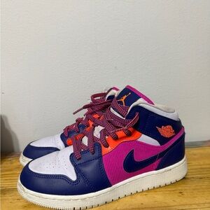 WOMENS JORDAN 1 MID GS 'FIRE PINK'